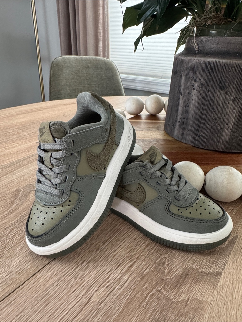 Nike Kids Olive & Gray Low Top Sneakers